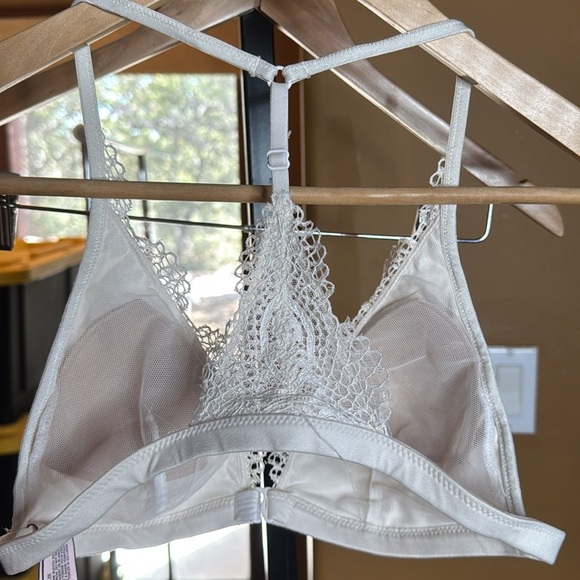 Victoria’s Secret Body by Victoria Cream Lace Bra Bralette Size Small - Picture 8 of 10